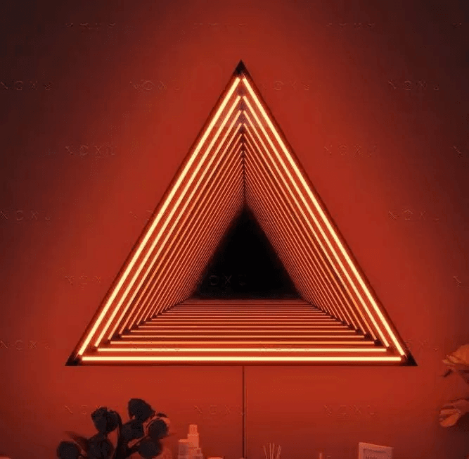 3D CHROMA TRIANGLE MIRROR - Strolys3D CHROMA TRIANGLE MIRRORStrolys