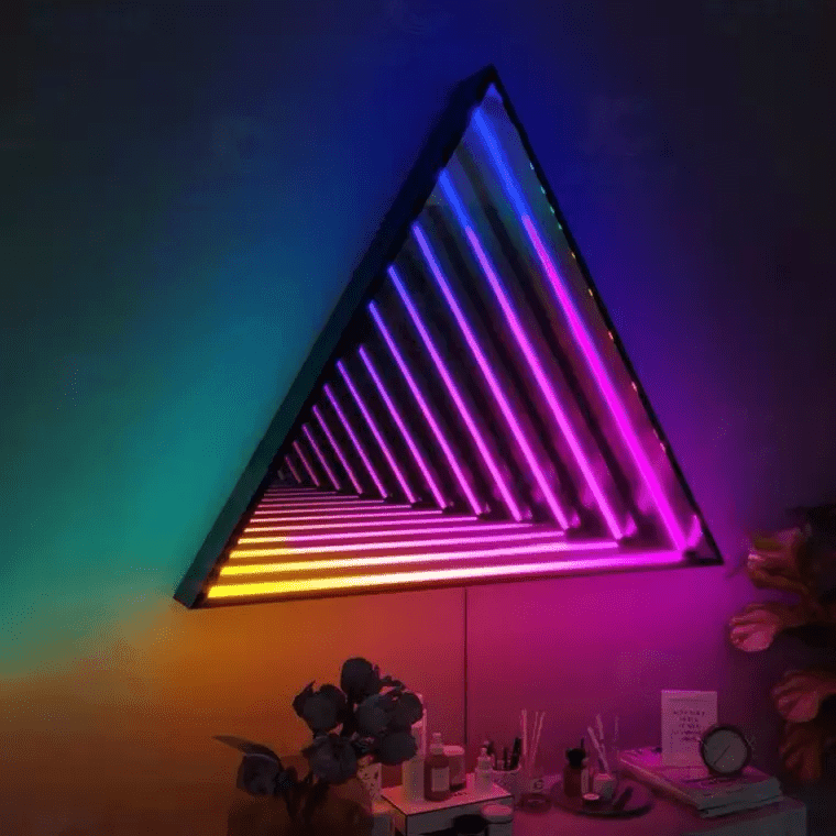 3D CHROMA TRIANGLE MIRROR - Strolys3D CHROMA TRIANGLE MIRRORStrolys