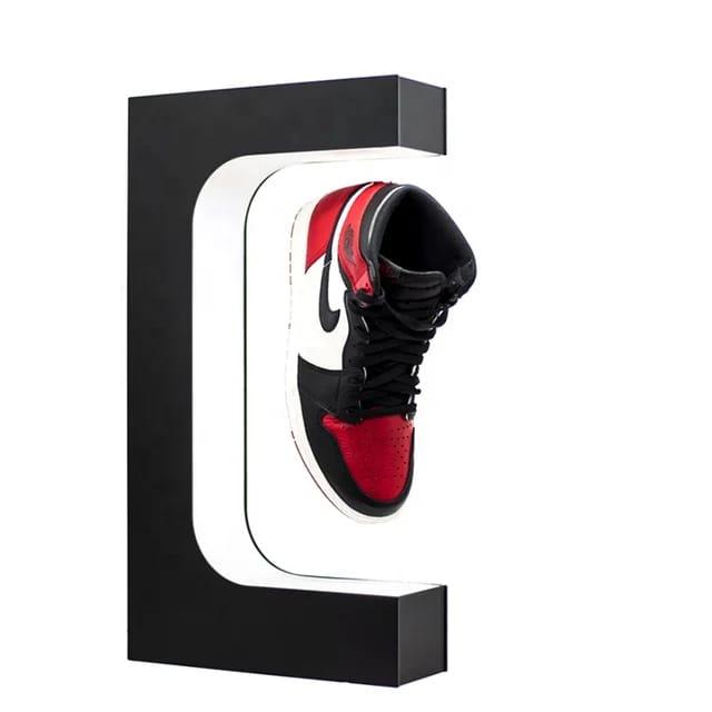 FLOATING SHOE DISPLAY SPEAKER STAND - Strolys